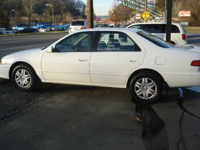 Toyota Camry 2000 photo 4