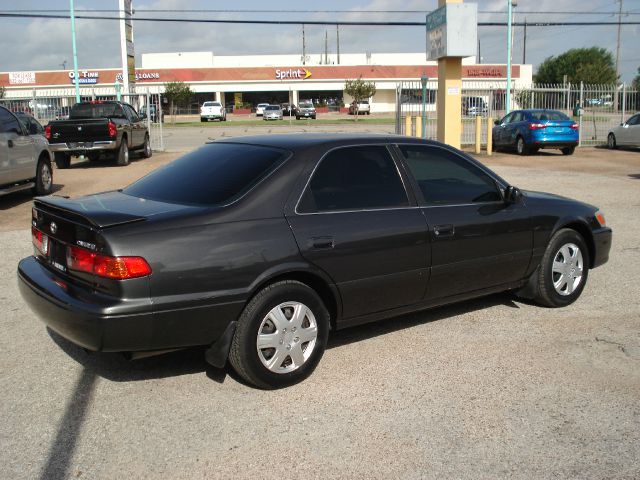 Toyota Camry 2000 photo 2