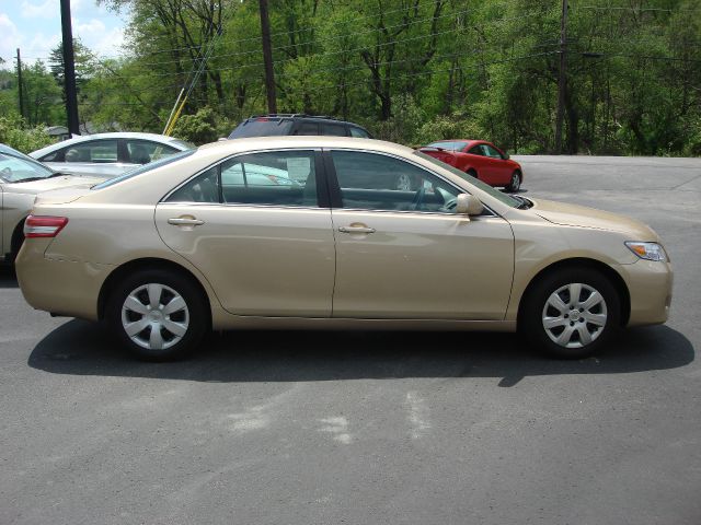 Toyota Camry FWD SXT - New Tires Sedan
