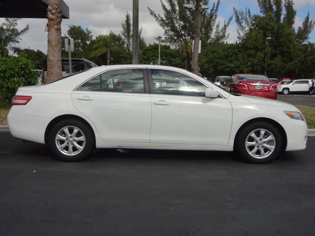 Toyota Camry 2011 photo 1