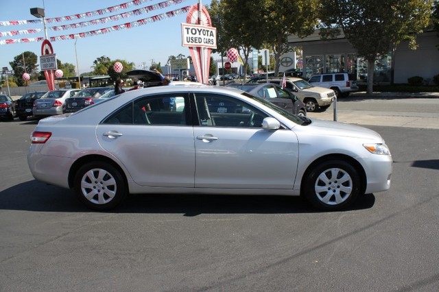 Toyota Camry 2011 photo 2