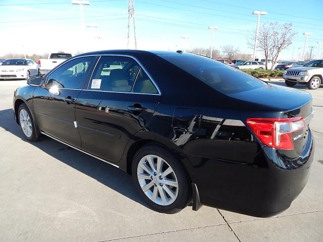 Toyota Camry 2014 photo 2