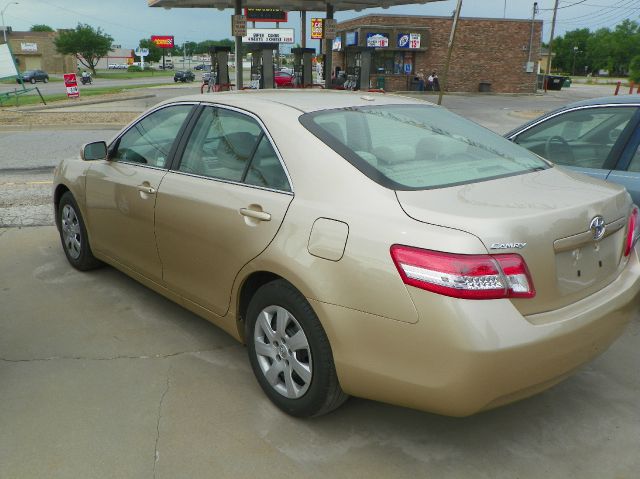 Toyota Camry LE 4 DR 2011 photo 1