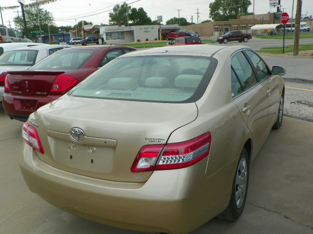 Toyota Camry LE 4 DR 2011 photo 2