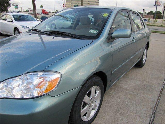 Toyota Corolla Supercab Flareside XL Sedan