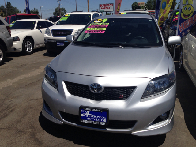Toyota Corolla Supercab Flareside XL Sedan