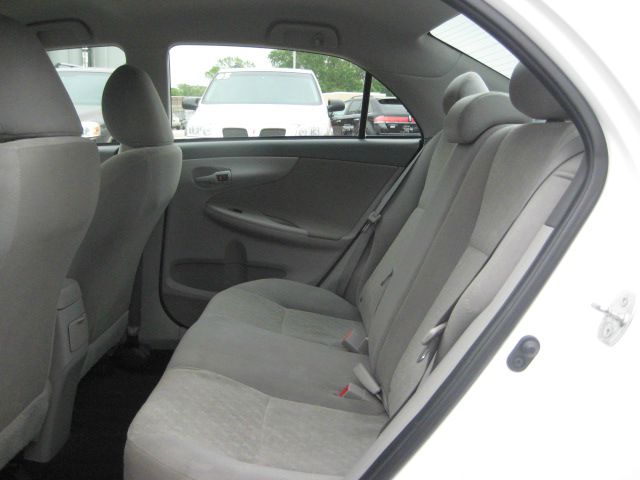 Toyota Corolla Supercab Flareside XL Sedan