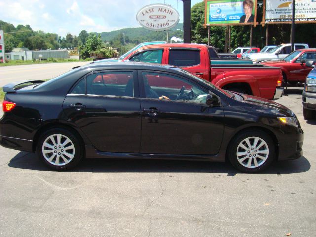 Toyota Corolla Supercab Flareside XL Sedan