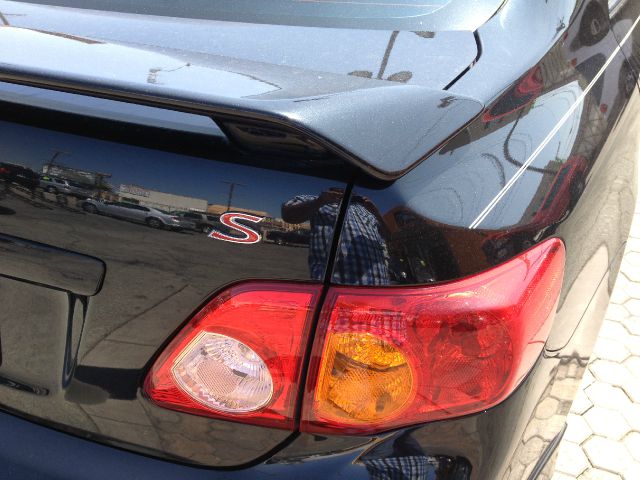 Toyota Corolla Supercab Flareside XL Sedan