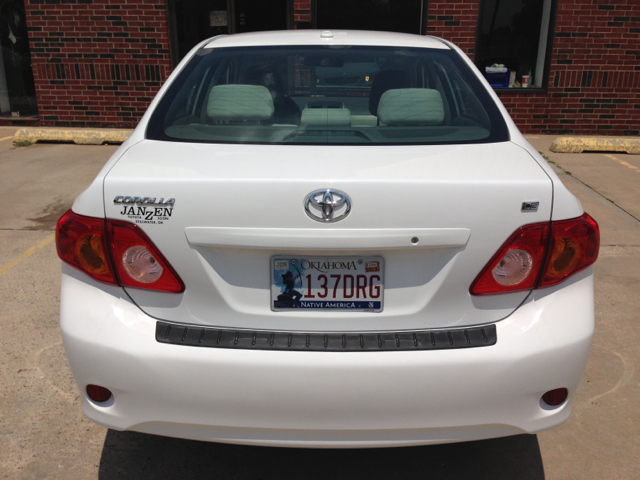 Toyota Corolla Supercab Flareside XL Sedan