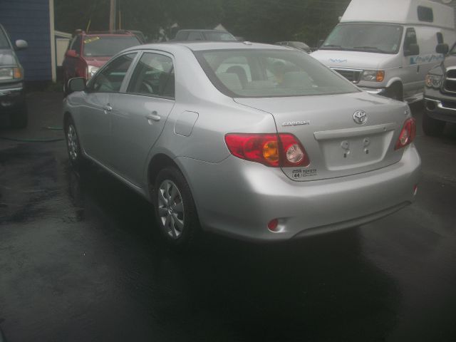 Toyota Corolla Supercab Flareside XL Sedan