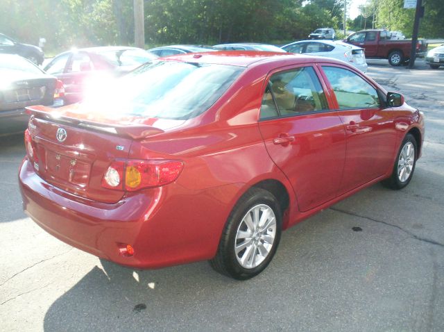 Toyota Corolla Supercab Flareside XL Sedan