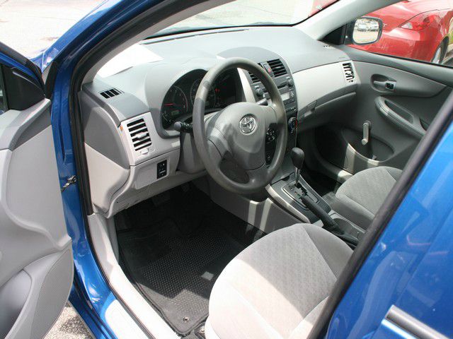 Toyota Corolla Supercab Flareside XL Sedan