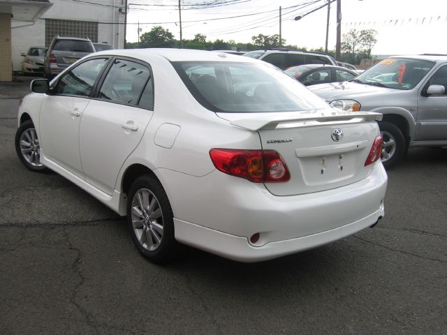 Toyota Corolla S SL LE Sedan