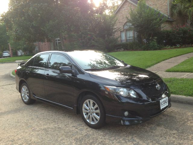 Toyota Corolla Supercab Flareside XL Sedan