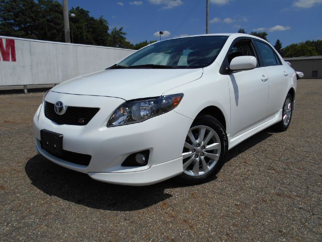 Toyota Corolla Supercab Flareside XL Sedan