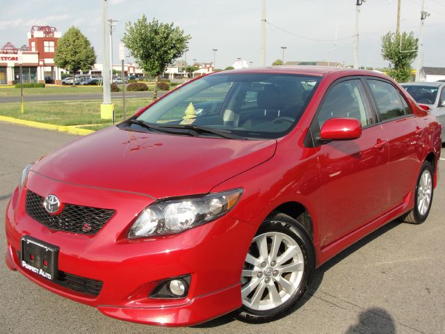 Toyota Corolla Supercab Flareside XL Sedan
