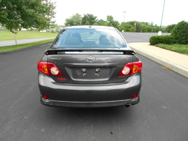 Toyota Corolla Supercab Flareside XL Sedan