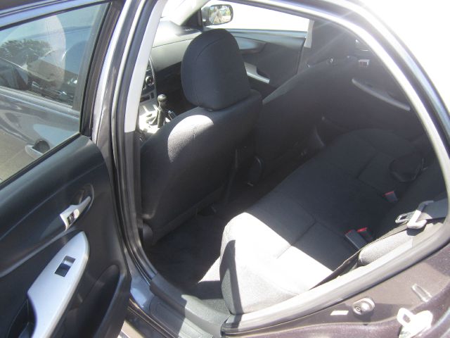 Toyota Corolla S SL LE Sedan