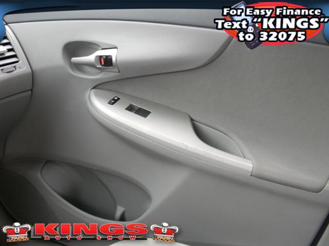 Toyota Corolla FWD 4dr Sedan