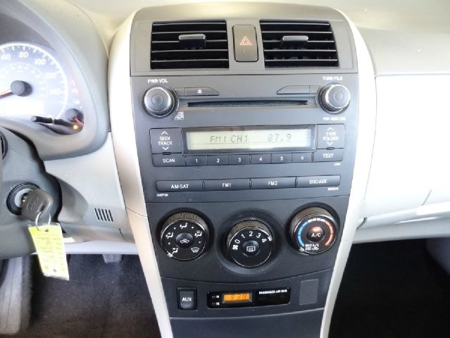 Toyota Corolla S SL LE Sedan