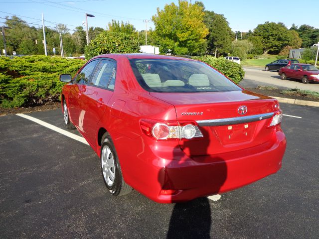 Toyota Corolla Supercab Flareside XL Sedan
