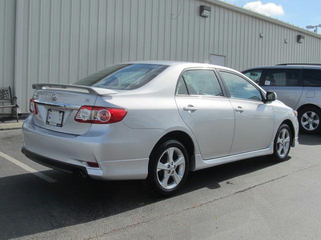 Toyota Corolla 2011 photo 2