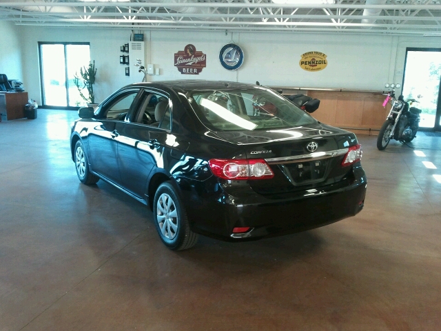 Toyota Corolla Supercab Flareside XL Sedan
