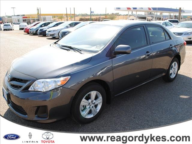 Toyota Corolla Supercab Flareside XL Sedan