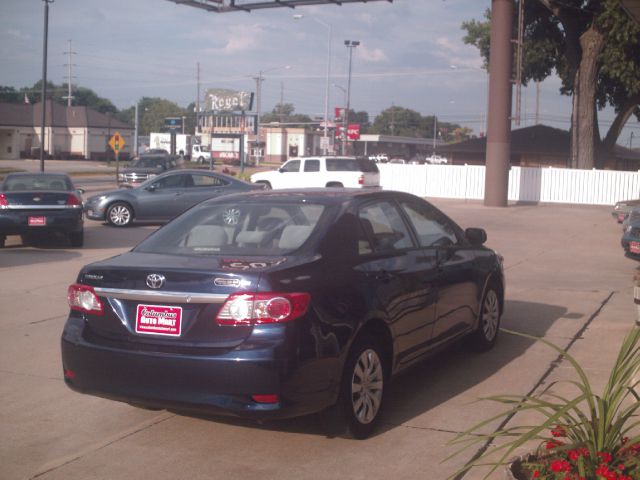 Toyota Corolla Supercab Flareside XL Sedan