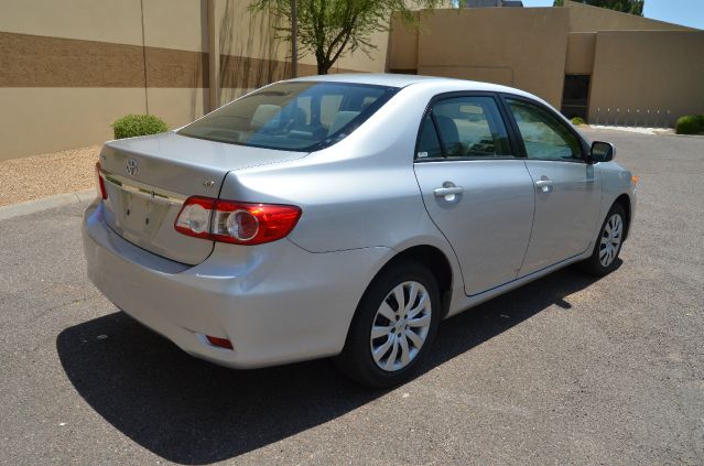 Toyota Corolla Supercab Flareside XL Sedan