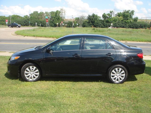 Toyota Corolla Supercab Flareside XL Sedan