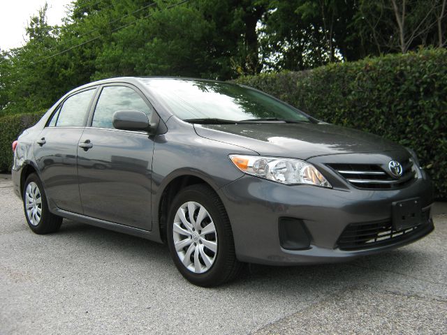 Toyota Corolla Supercab Flareside XL Sedan