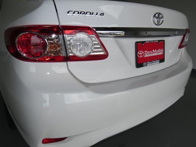 Toyota Corolla ESi Sedan