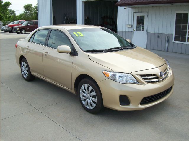 Toyota Corolla Supercab Flareside XL Sedan