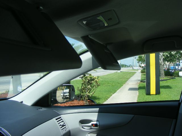 Toyota Corolla Supercab Flareside XL Sedan