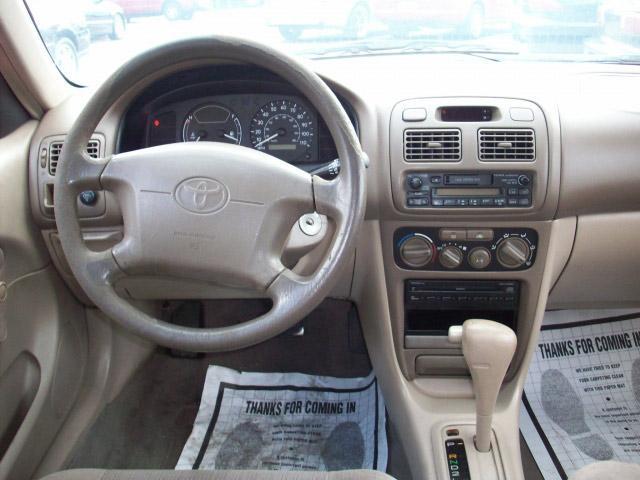 Toyota Corolla CE 2001 photo 2