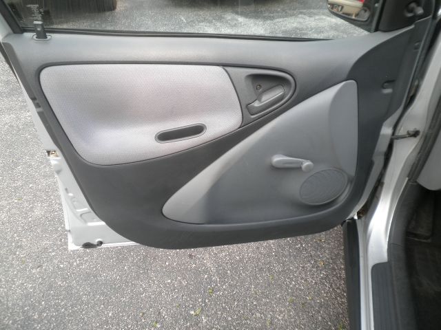 Toyota Echo 2000 photo 2