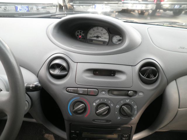 Toyota Echo 2000 photo 4