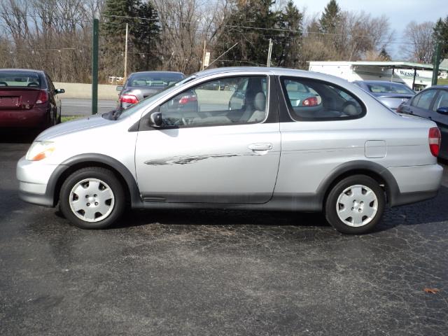 Toyota Echo 2000 photo 1