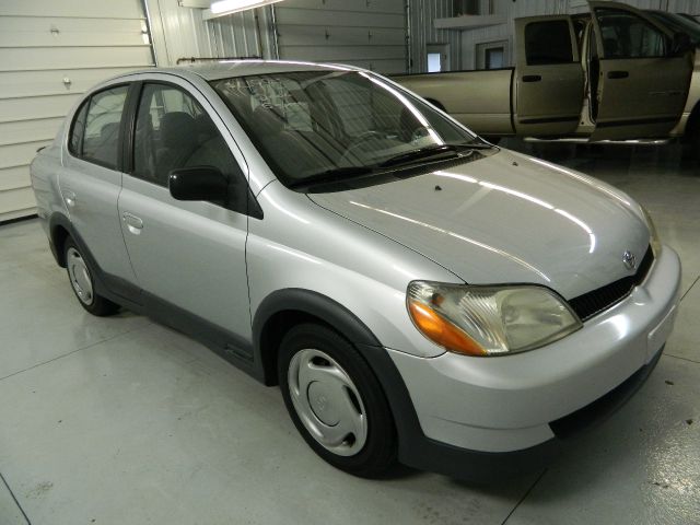Toyota Echo 2000 photo 1