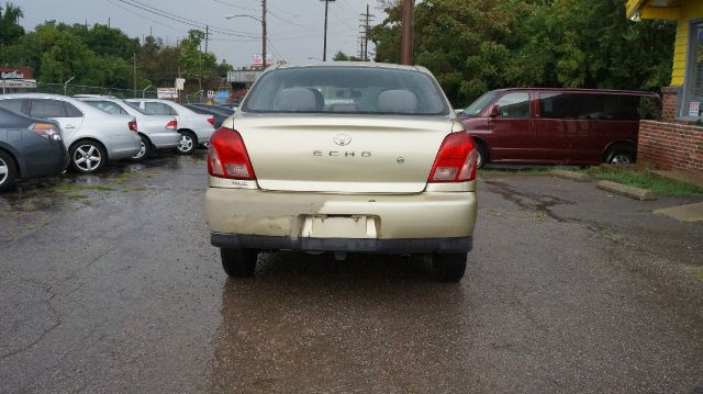 Toyota Echo 2000 photo 1