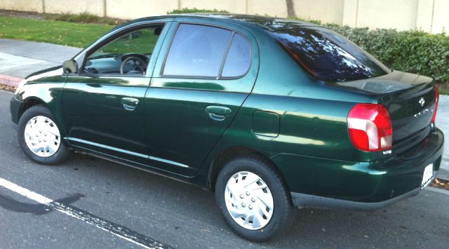 Toyota Echo 2000 photo 1