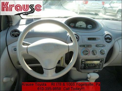 Toyota Echo 2000 photo 1