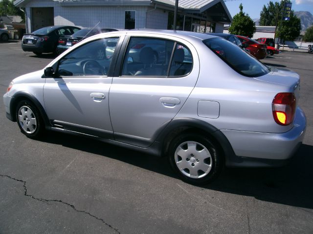 Toyota Echo 2000 photo 1