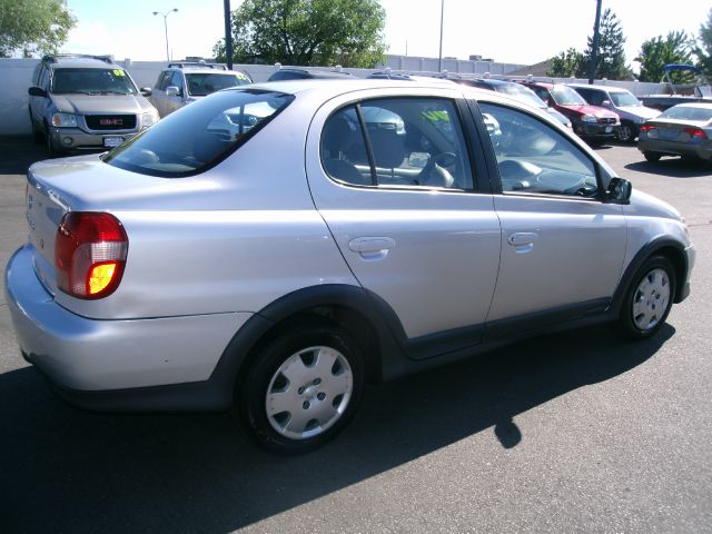Toyota Echo 2000 photo 2