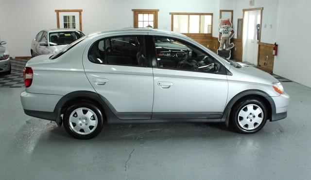 Toyota Echo 2001 photo 1