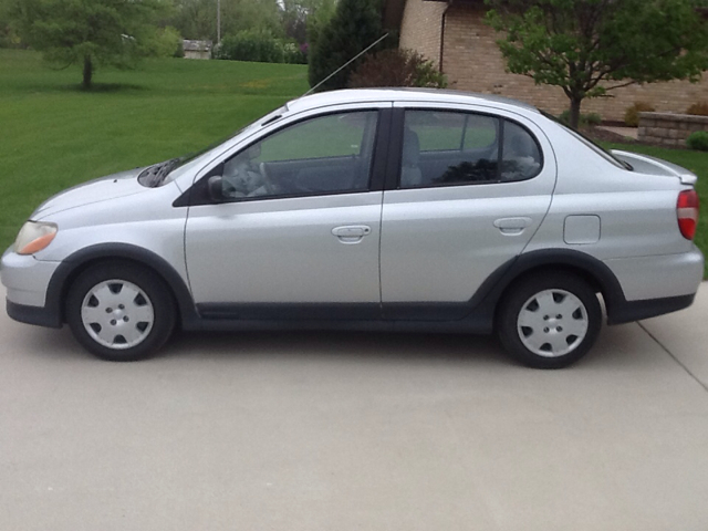 Toyota Echo 2002 photo 1