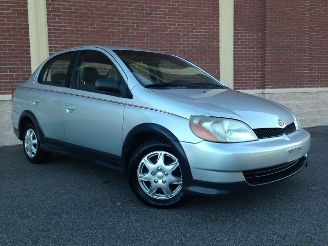 Toyota Echo 2002 photo 2