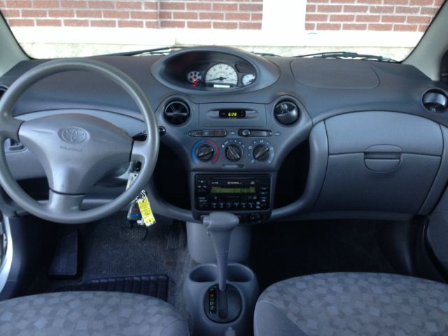 Toyota Echo 2002 photo 3